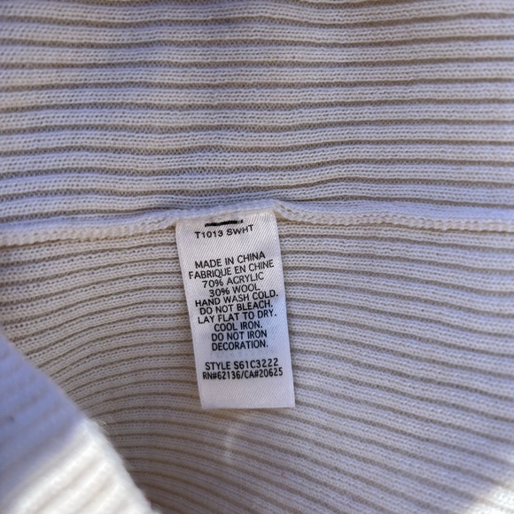 Guess sweater size: L - Picture 4 of 4